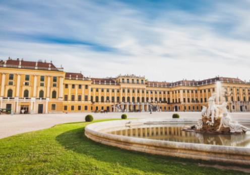 Balul Operei din Viena: o întruchipare a culturii, muzicii și societății. Balul Operei din Viena: o întruchipare a culturii, muzicii și societății.