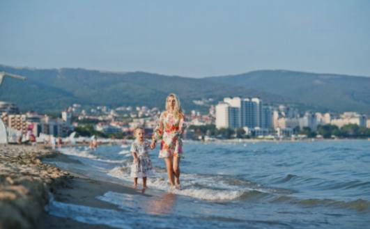Stațiuni de pe plajă ce oferă experiențe unice de sporturi acvatice. Stațiuni de pe plajă ce oferă experiențe unice de sporturi acvatice.