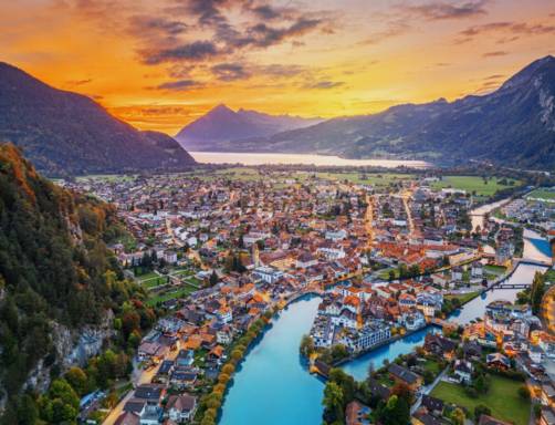 Cumpărături în Interlaken: Suveniruri și Specialități Elvețiene Cumpărături în Interlaken: Suveniruri și Specialități Elvețiene
