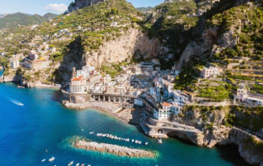 Piețele locale și buticurile: Ghidul unui cumpărător pentru Coasta Amalfi. Piețele locale și buticurile: Ghidul unui cumpărător pentru Coasta Amalfi.