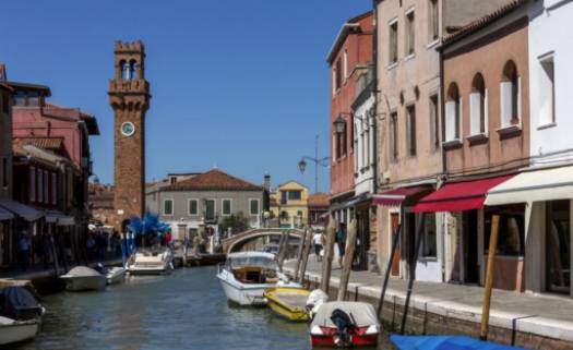 Evoluția sticlei de Murano: De la utilitate la artă Evoluția sticlei de Murano: De la utilitate la artă