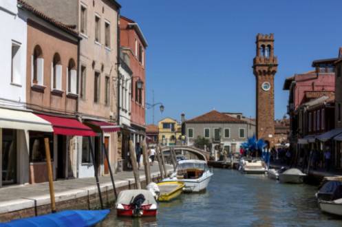 Explorând expozițiile: Ghidul colecțiilor Muzeului de Sticlă Murano Explorând expozițiile: Ghidul colecțiilor Muzeului de Sticlă Murano