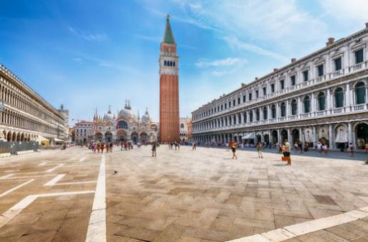 Înțelegerea costurilor: Un ghid al prețurilor pentru plimbările cu gondola în Veneția Înțelegerea costurilor: Un ghid al prețurilor pentru plimbările cu gondola în Veneția